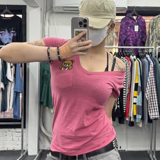 히스테릭 글래머 퍽베어 브이넥 티셔츠
