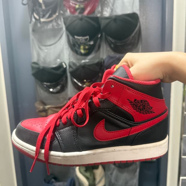 나이키 에어 조던 1 미드 짐레드 블랙