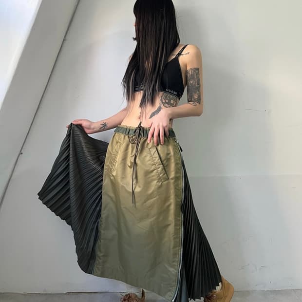 사카이 플리츠 집업 스커트 카키