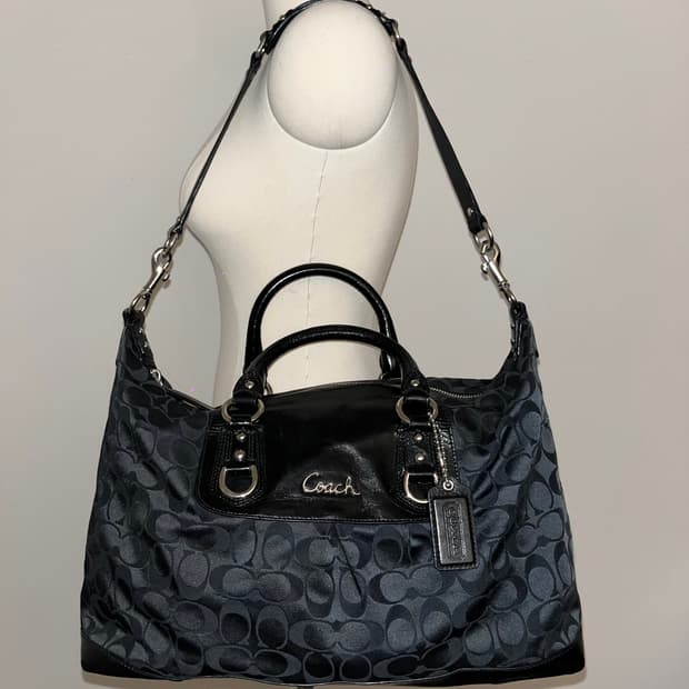 📦90s Coach All Black shoulder bag