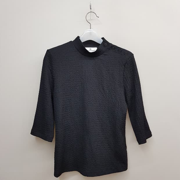 모조에스핀 2023 텍스처드 버튼 디테일 7부 슬리브 탑 M사이즈