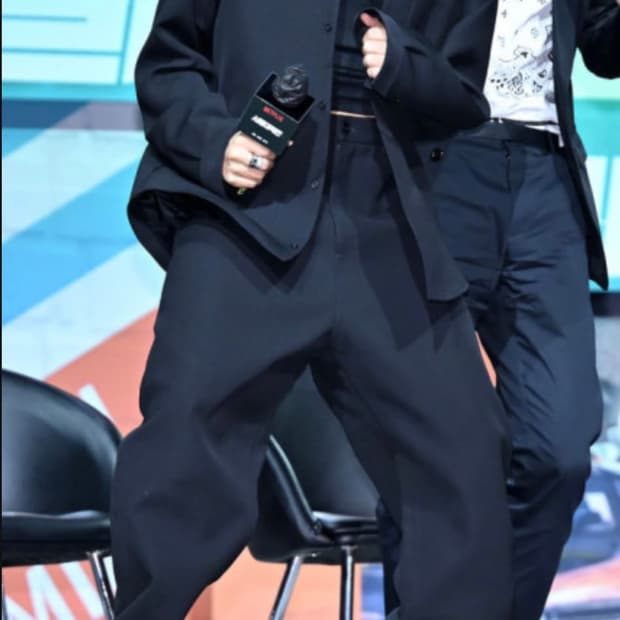 [S]발렌시아가 울 테일러드 라지 배기 팬츠