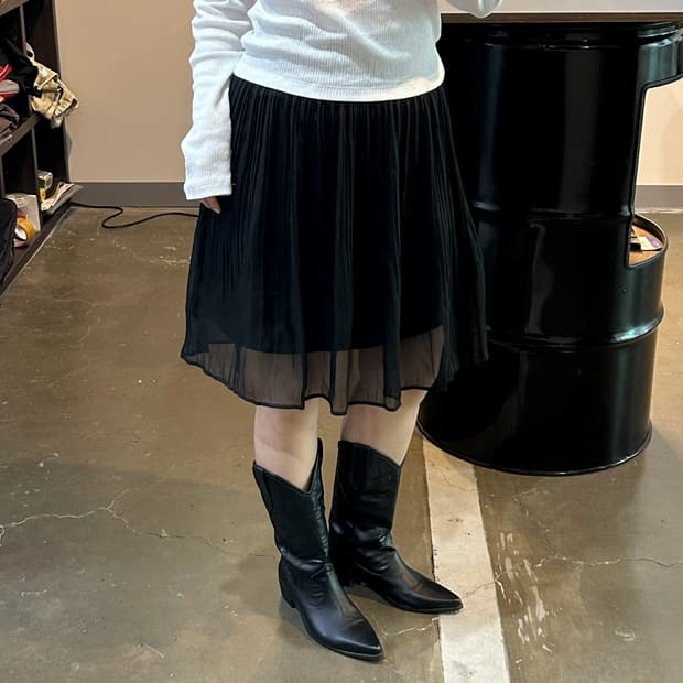 블랙 플레어 미디 스커트