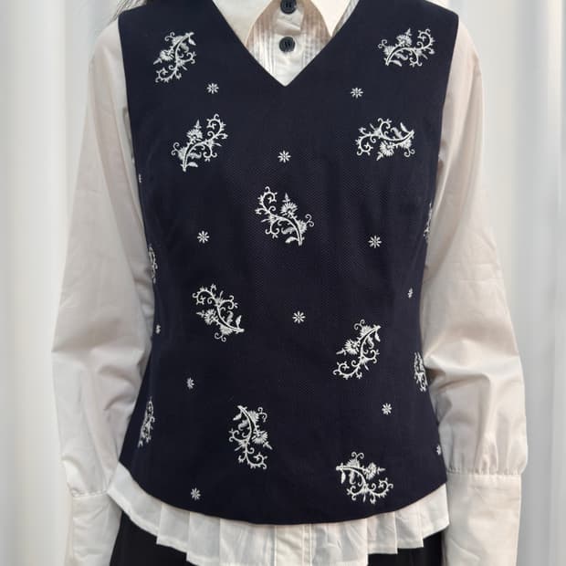 entic navy vest