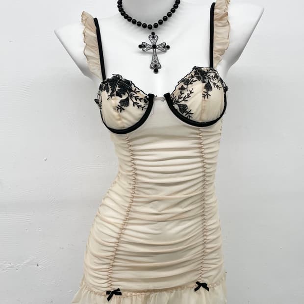 갸루 시어 셔링 프릴 슬립