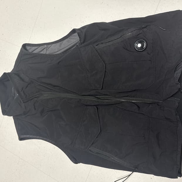 C.P컴퍼니 나일론 조끼 팔아요