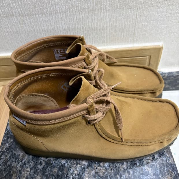 클락스 칼하트 왈라비 부츠