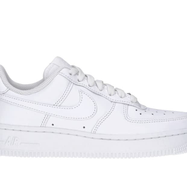 240,245 (W) 나이키 에어포스 1'07 로우 화이트 백포스 우먼 
