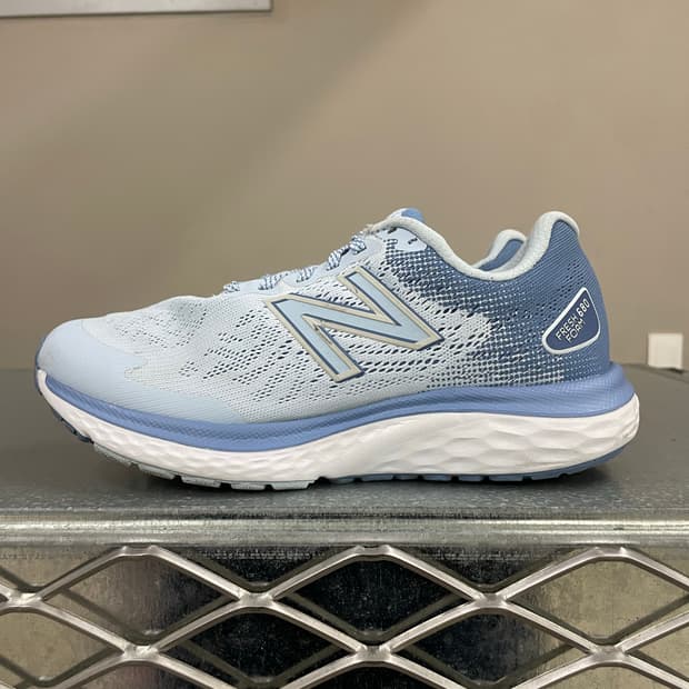 뉴발란스 프레쉬폼 680v7 235