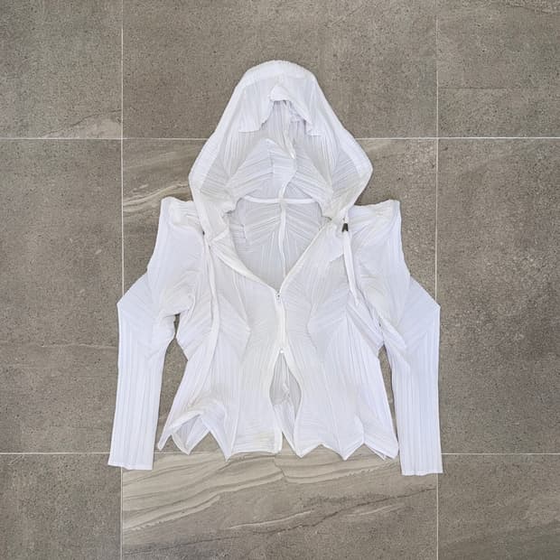 White geometric pleats two way 후드집업