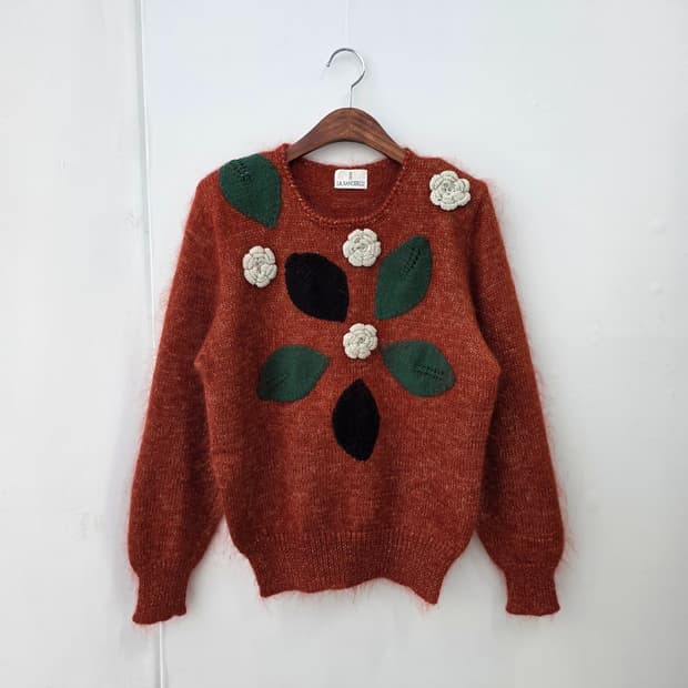 LA.BANDERLU 울 브릭오렌지 플라워 패치니트