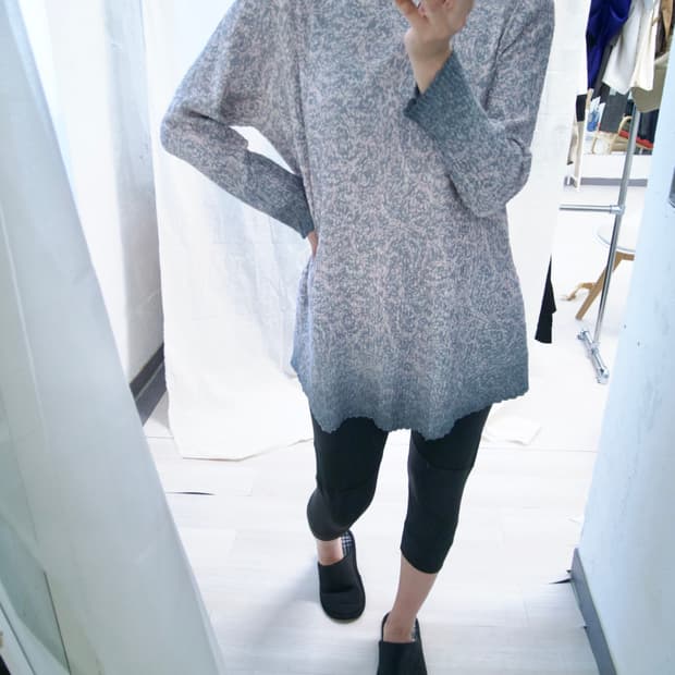 Gradation pleats long sleeve top