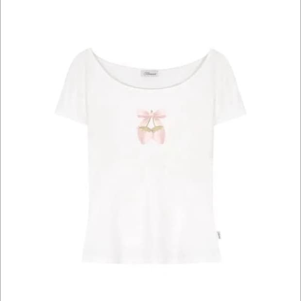 클리시어 기프트 Pink strawberry ribbon top 구합니다