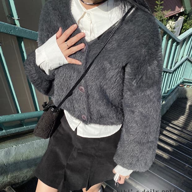 퍼 니트 크롭 가디건 차콜 그레이