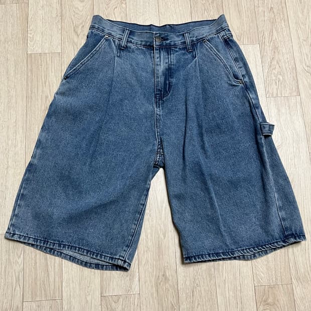 [새상품] 디미트리블랙 바이오워싱 카펜터 버뮤다 데님 팬츠 라이트블루