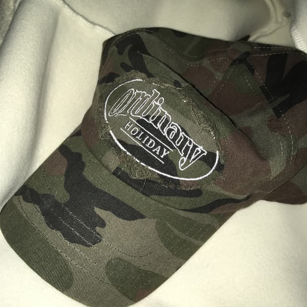 Ordinary Holiday 카모 볼캡