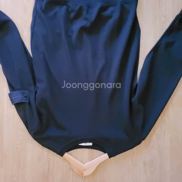 스톤아일랜드 블랙 와펜맨투맨.   M