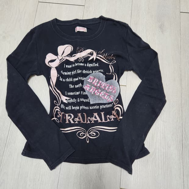 유일매물 TRALALA 00s 브리티시 엔젤 긴팔 티셔츠