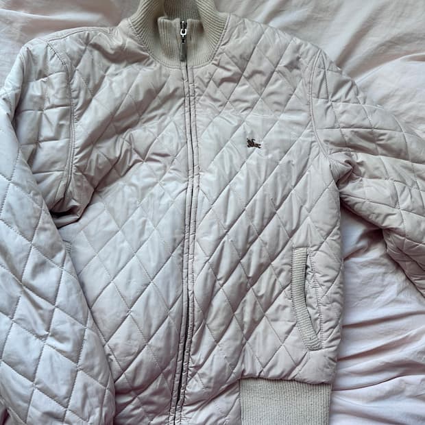 ‼️오늘특가‼️버버리 퀼팅 패팅 리버시블 아이보리M 급처