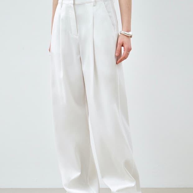 [새상품]몽돌 에센셜 원 턱 와이드 팬츠 화이트