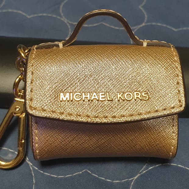 마이클코어스 금박 에어팟프로 케이스