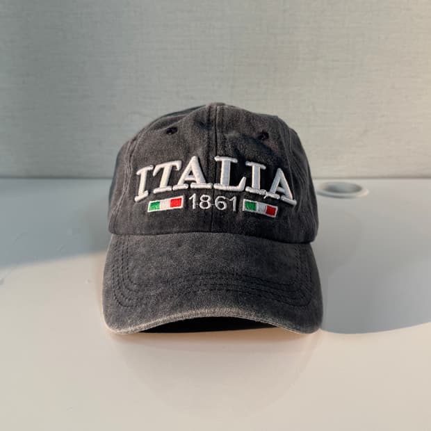 시칠리아에서 구입한 볼캡