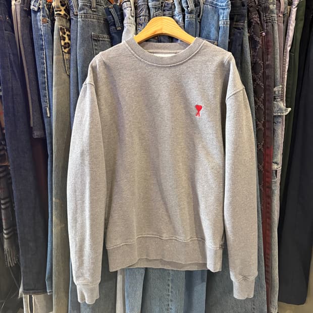 아미 스몰 하트 로고 그레이 맨투맨