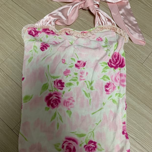 에눌가능)jesus diamante 지저스 디아망떼 홀터넥 나시 흐림장미