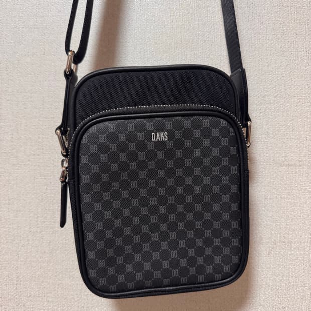 닥스 남성 크로스백 팝니다! (미착용 새제품)