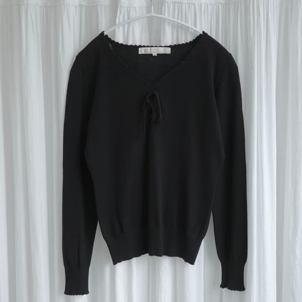 Ribbon lace black knit