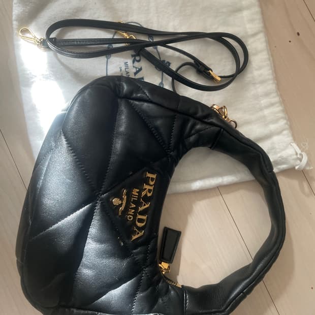 프라다 나파 가죽 호보백 블랙