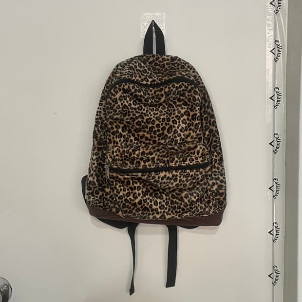 Beams heart 빔즈 레오파드 백팩