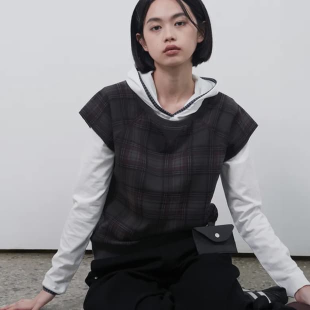 오헤시오 체크 슬리브리스 스웻셔츠 챠콜