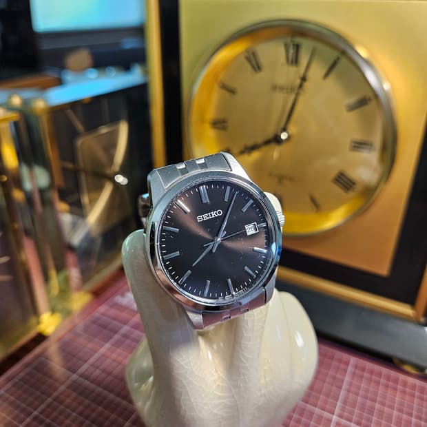 세이코 남성 칼침핸즈 쿼츠 시계 (40mm)