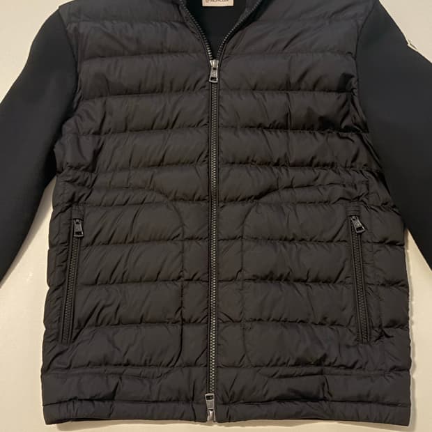 몽클레어 김현우 니트패딩 24년식 (사이즈 S)