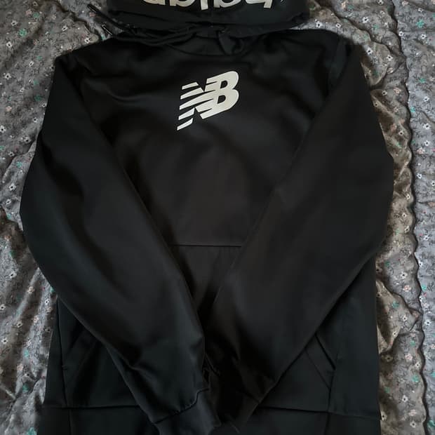 뉴발란스 후드티
