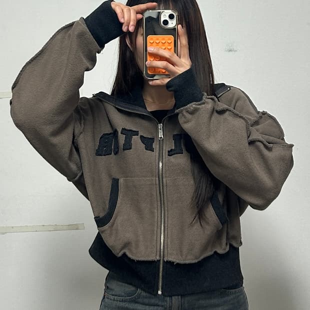 스컬프터 리버스 크롭 하이넥 집업