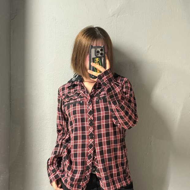 red check zipper detail hood shirt