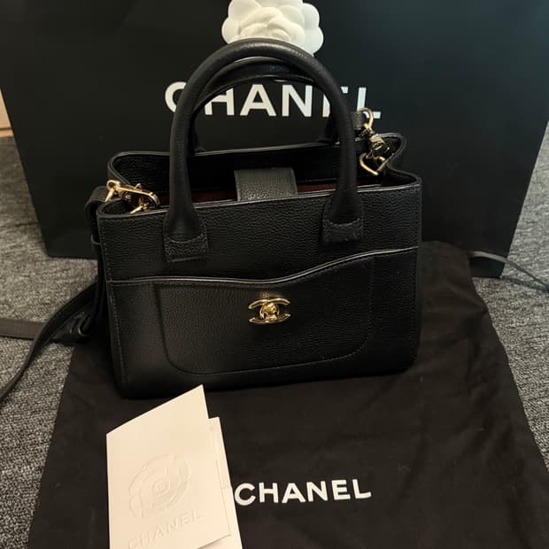 샤넬 네오 뉴서프 미니 토트백