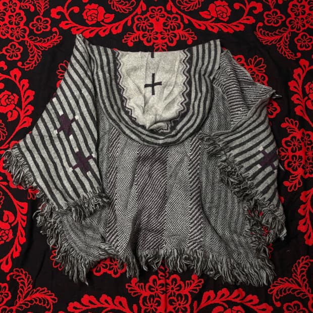 uk vtg ..Gothic.. "Cross" cape