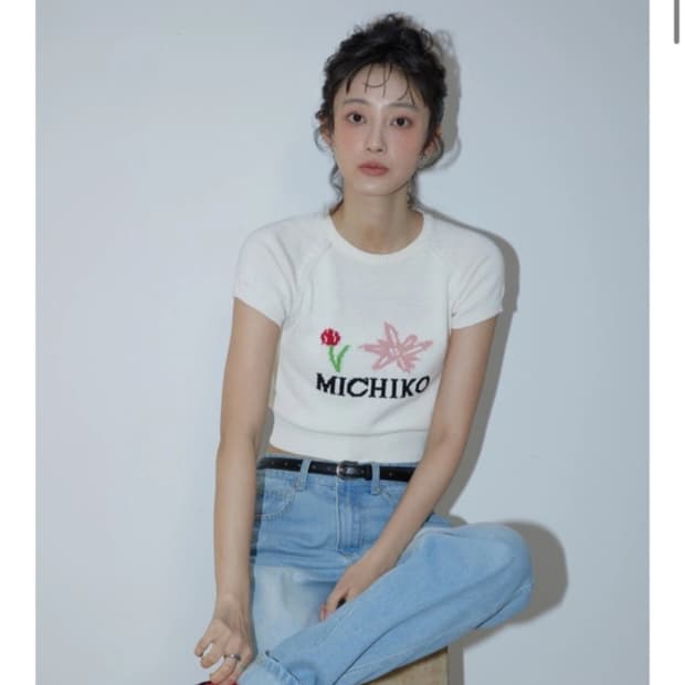미치코런던 플라워 니트 반팔