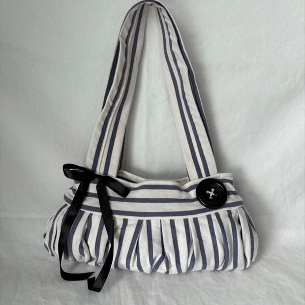 Ribbon button shoulder bag