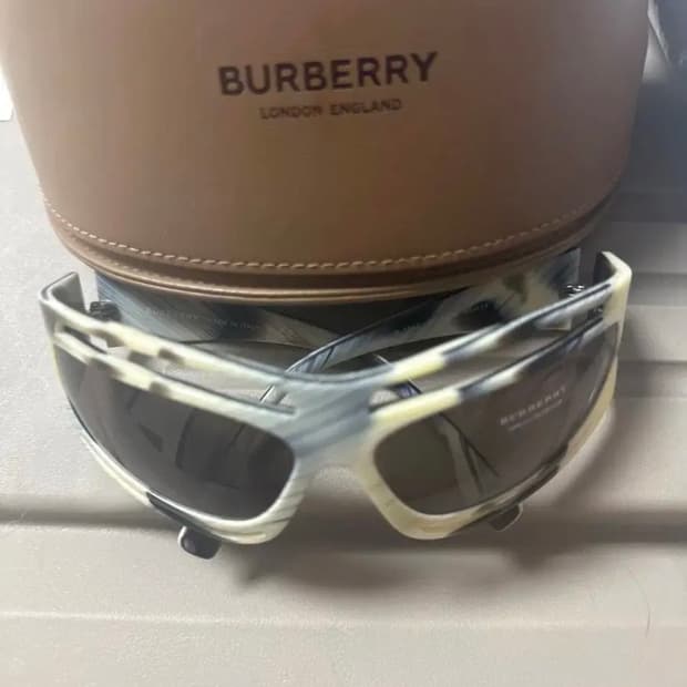 버버리 선글리스