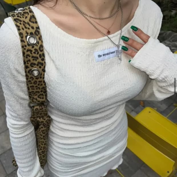 더미스테리어스호텔 언발란스 셔링 원피스 아이보리