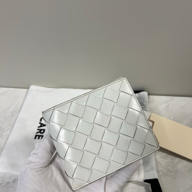 보테가베네타 인트레치아토 반지갑