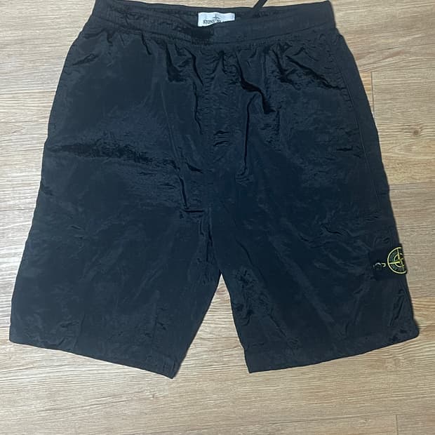 스톤아일랜드 22FW 나일론 버뮤다 팬츠