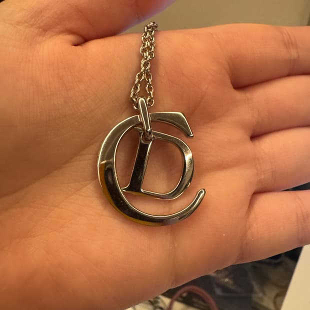 디올 CD 달 목걸이 (정품)