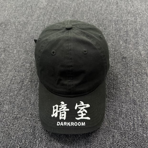 뉴에라 x 다크룸 볼캡 모자