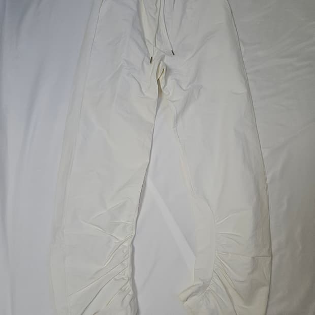 아이필럭키 화이트 지퍼바지 도킹팬츠