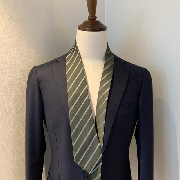 띠어리(Theory) 스트라이프 명품넥타이 클래식룩 A등급